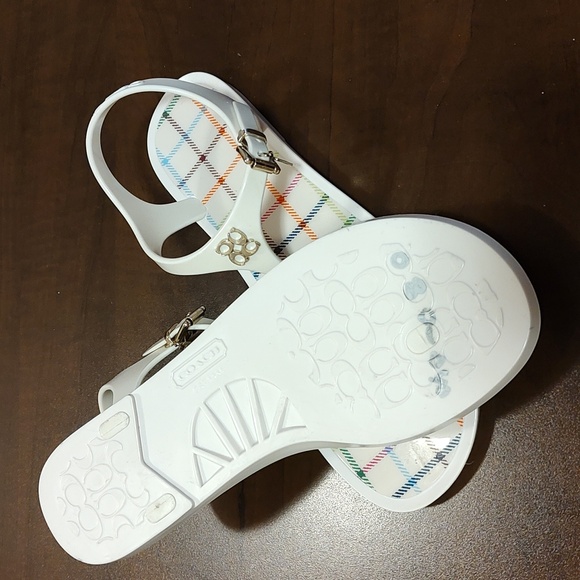 NWT Coach Lala White Silver Logo Casual Sandals/Thong Women Size 8B Casual - Picture 3 of 7